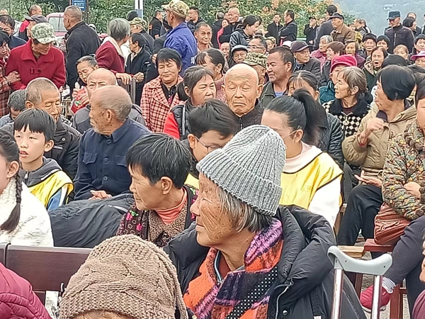 慈利县九澧村举办别开生面的重阳节敬老活动