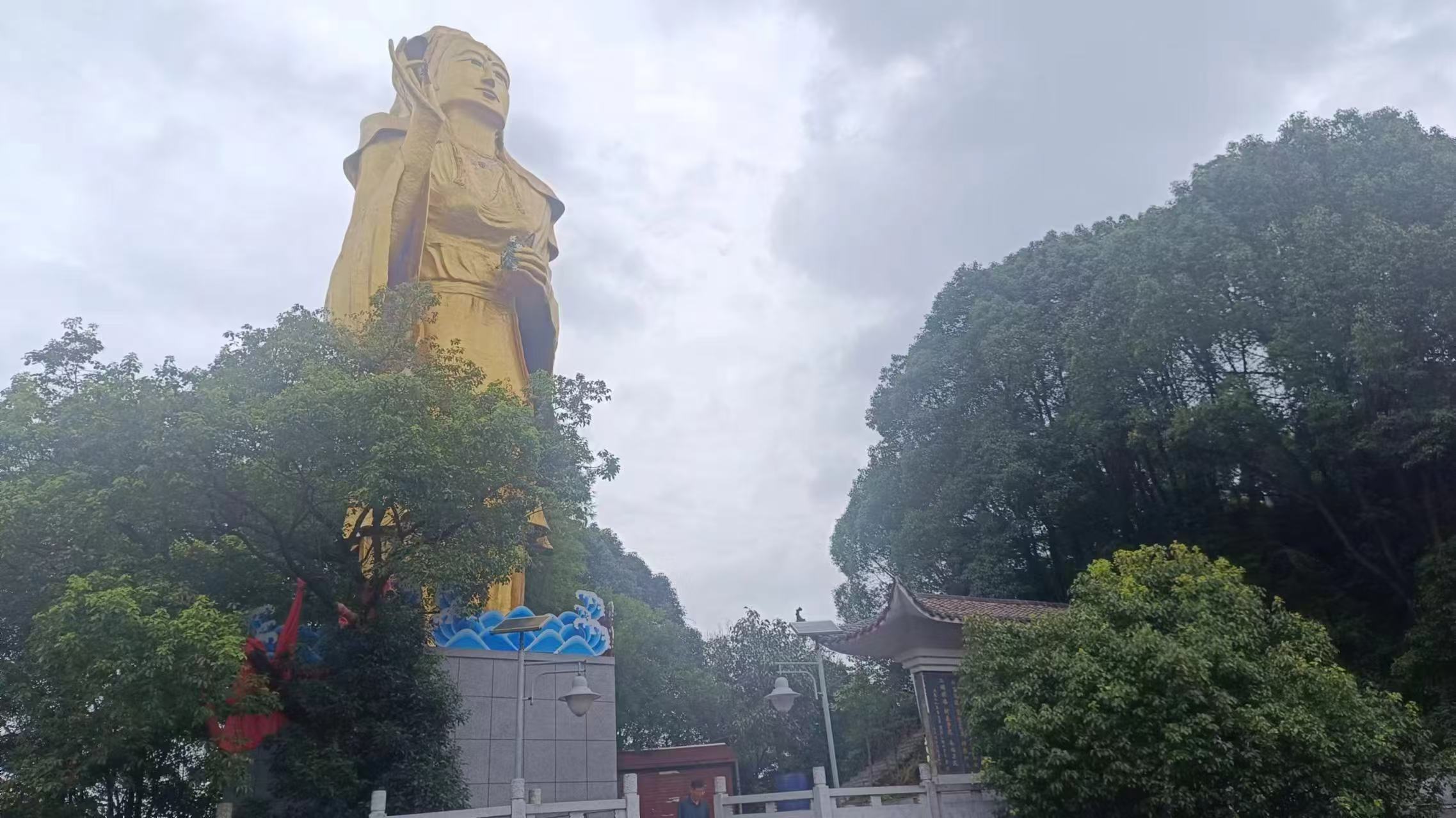 龙峰村传说:来萨哒大神由来