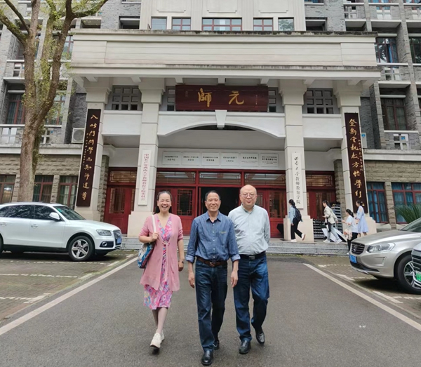 土家诗人覃烨回母校西南大学,赋诗《同学》感怀