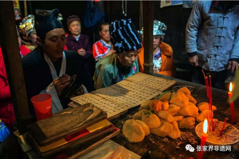 张家界土家婚俗拦门礼的精彩对白 