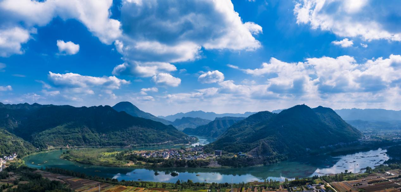 神秘的张家界龙峰山