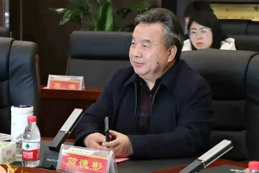 张家界学院召开“非遗进校园”研讨会