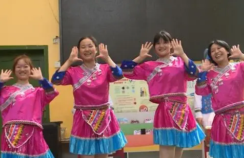 张家界土家竹竿舞