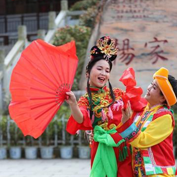 张家界花灯戏让游客感受文化快餐的乐趣