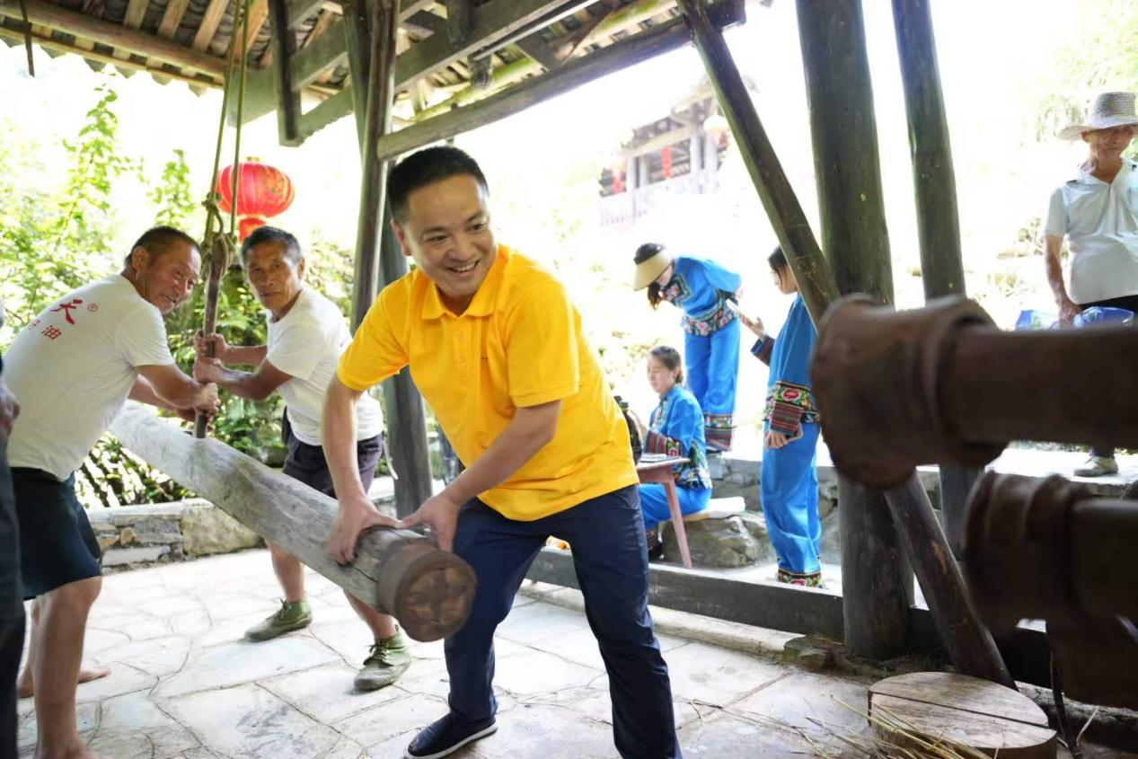 唐明亮:木榨声声传古韵,滴滴油香飘四海
